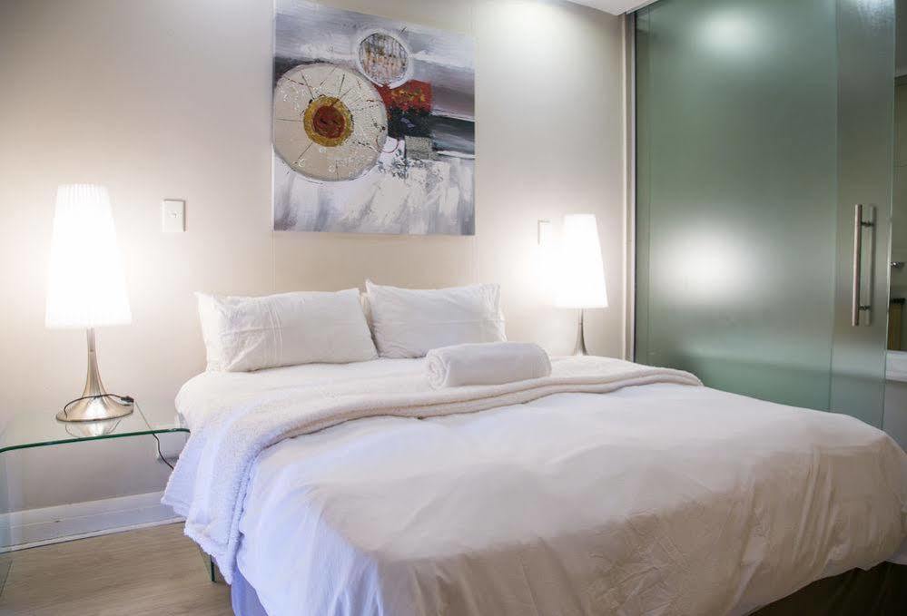 Luxurious Sandton Skye Apartment Exteriör bild